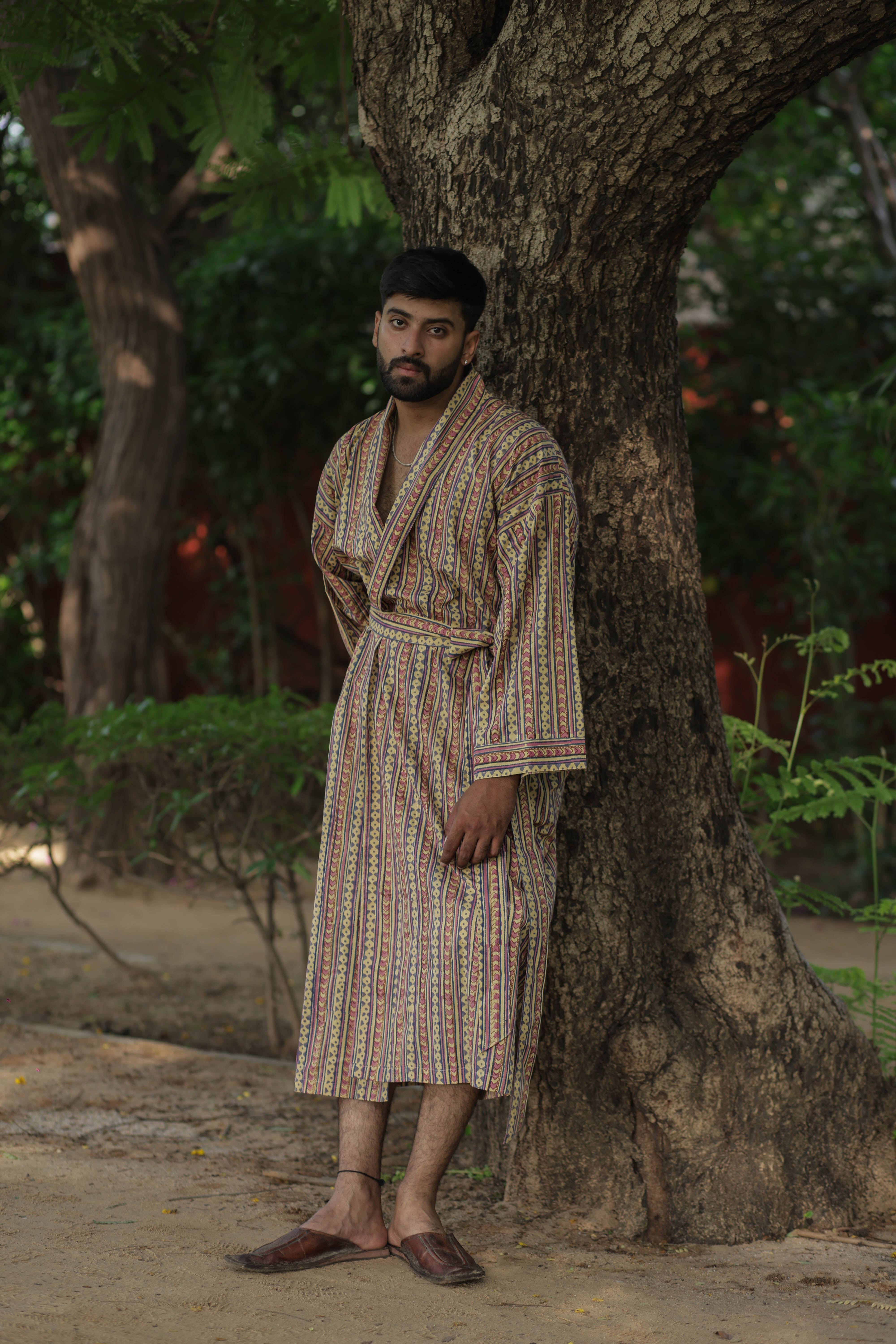 Men's Striped Cotton Kimono Robe, Long Lightweight Sleepwear with Pockets, One Size Soft Breathable Spa Beach Resort Cover Up Dressing Gown