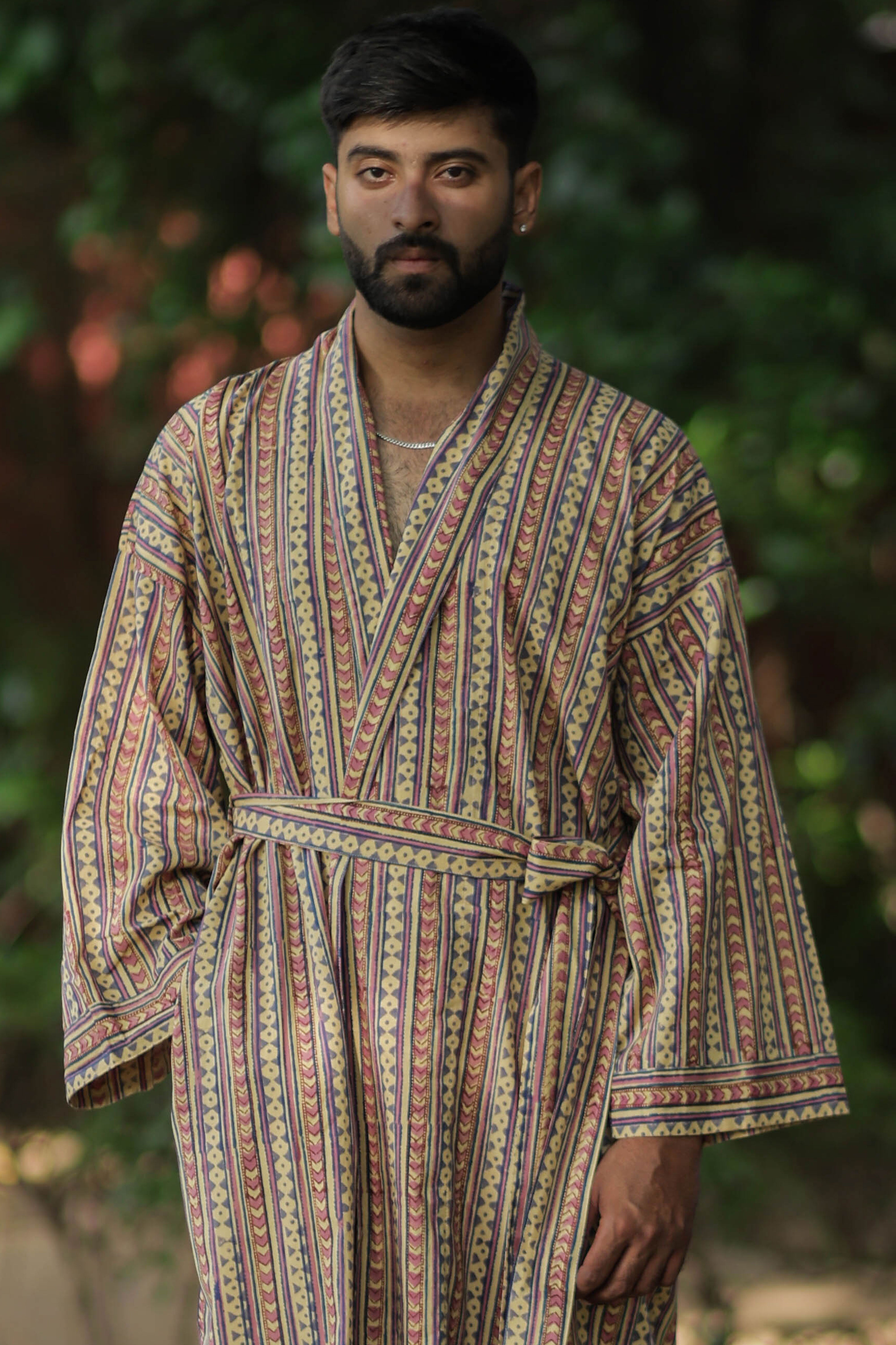 Men's Striped Cotton Kimono Robe, Long Lightweight Sleepwear with Pockets, One Size Soft Breathable Spa Beach Resort Cover Up Dressing Gown