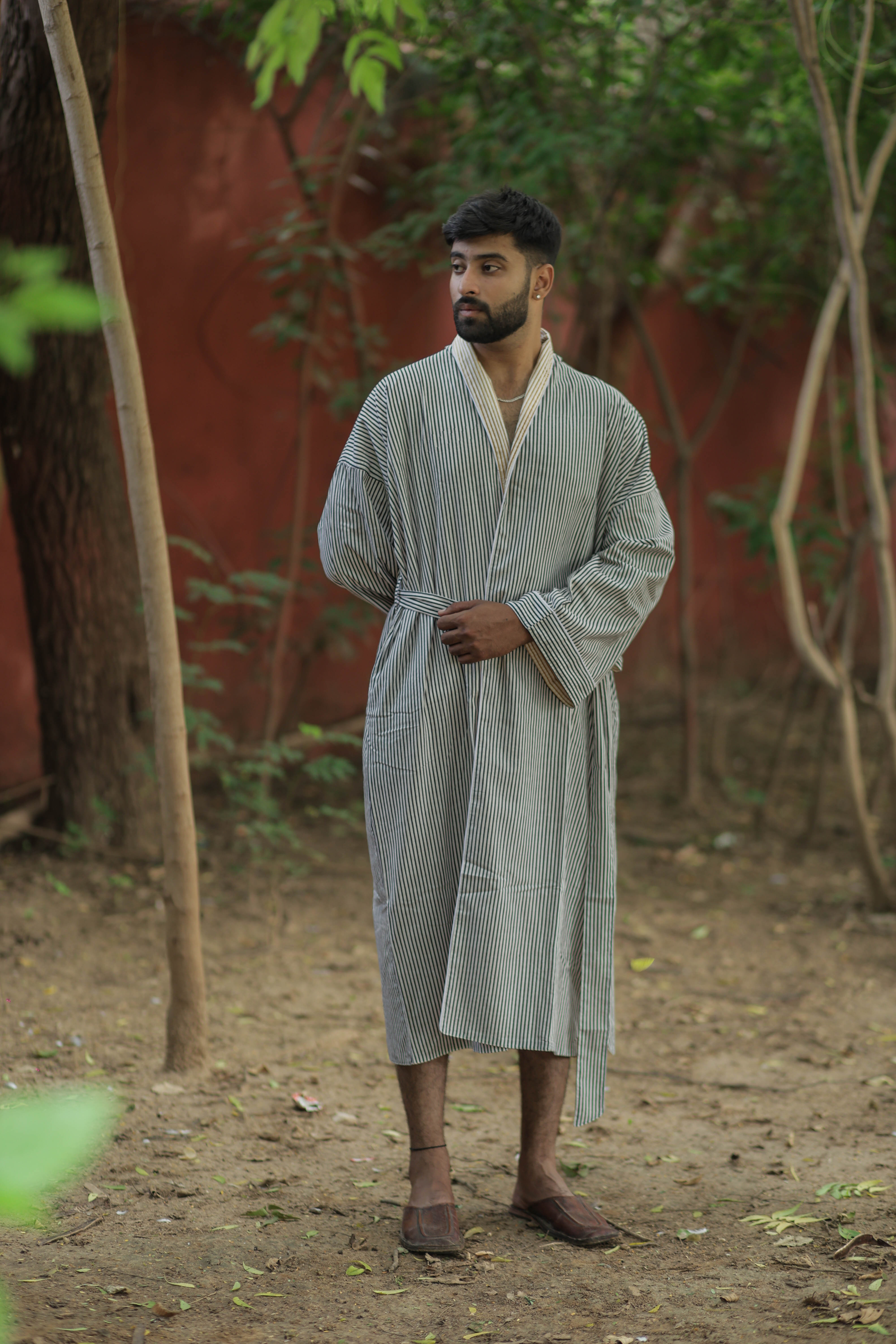 Men's Striped Cotton Kimono Robe, Long Lightweight Sleepwear with Pockets, One Size Soft Breathable Spa Beach Resort Cover Up Dressing Gown