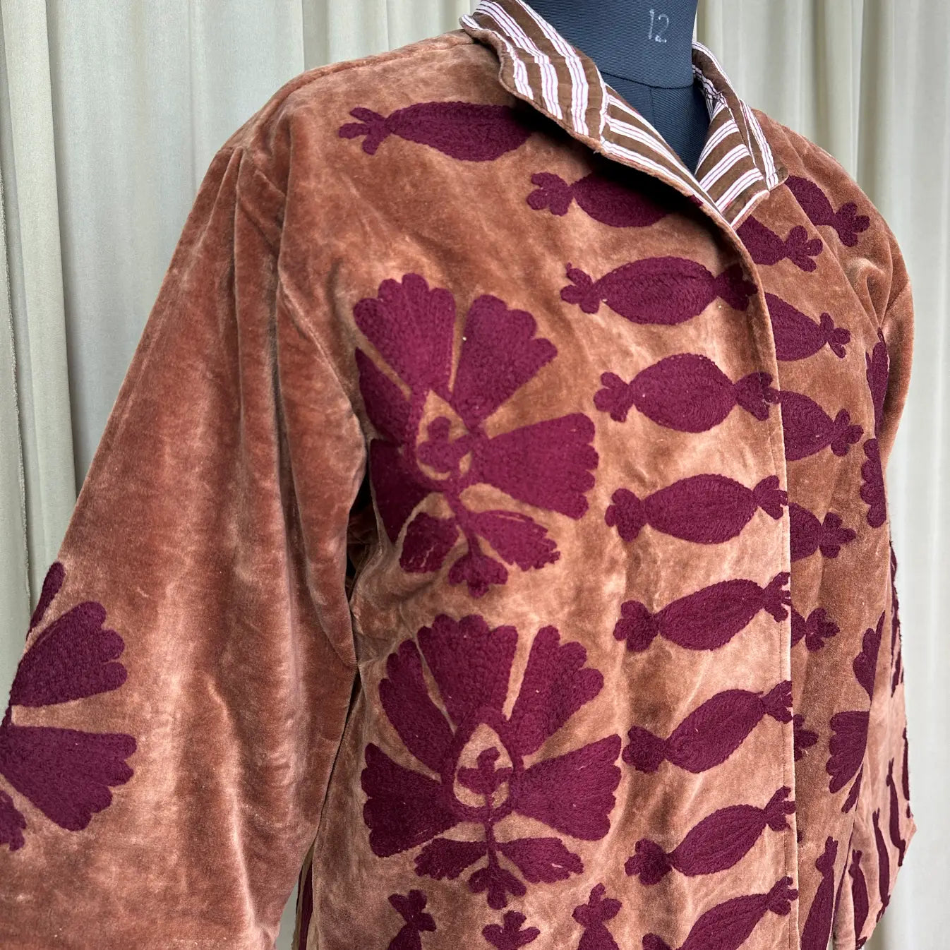 Boho Hand Embroidered Velvet Suzani Jacket Brown Floral Open Front Coat Winter Wear Free Size Robe Retro Chic Free Size Robe Blazer for Her